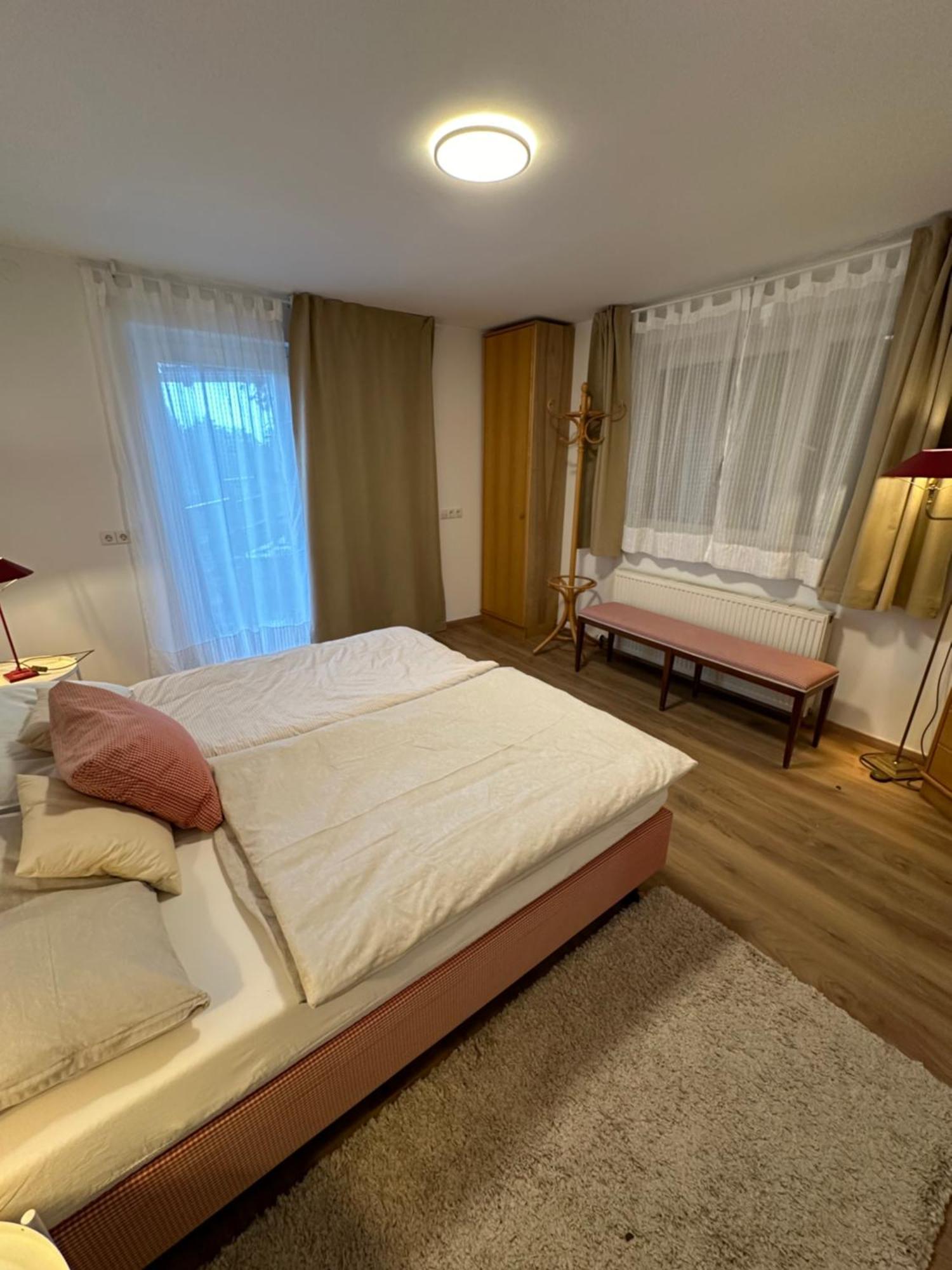 Appartement Kraft Tanken In Gruener Oase Mit Grossem Wohnraum Und Riesigem Garten *
