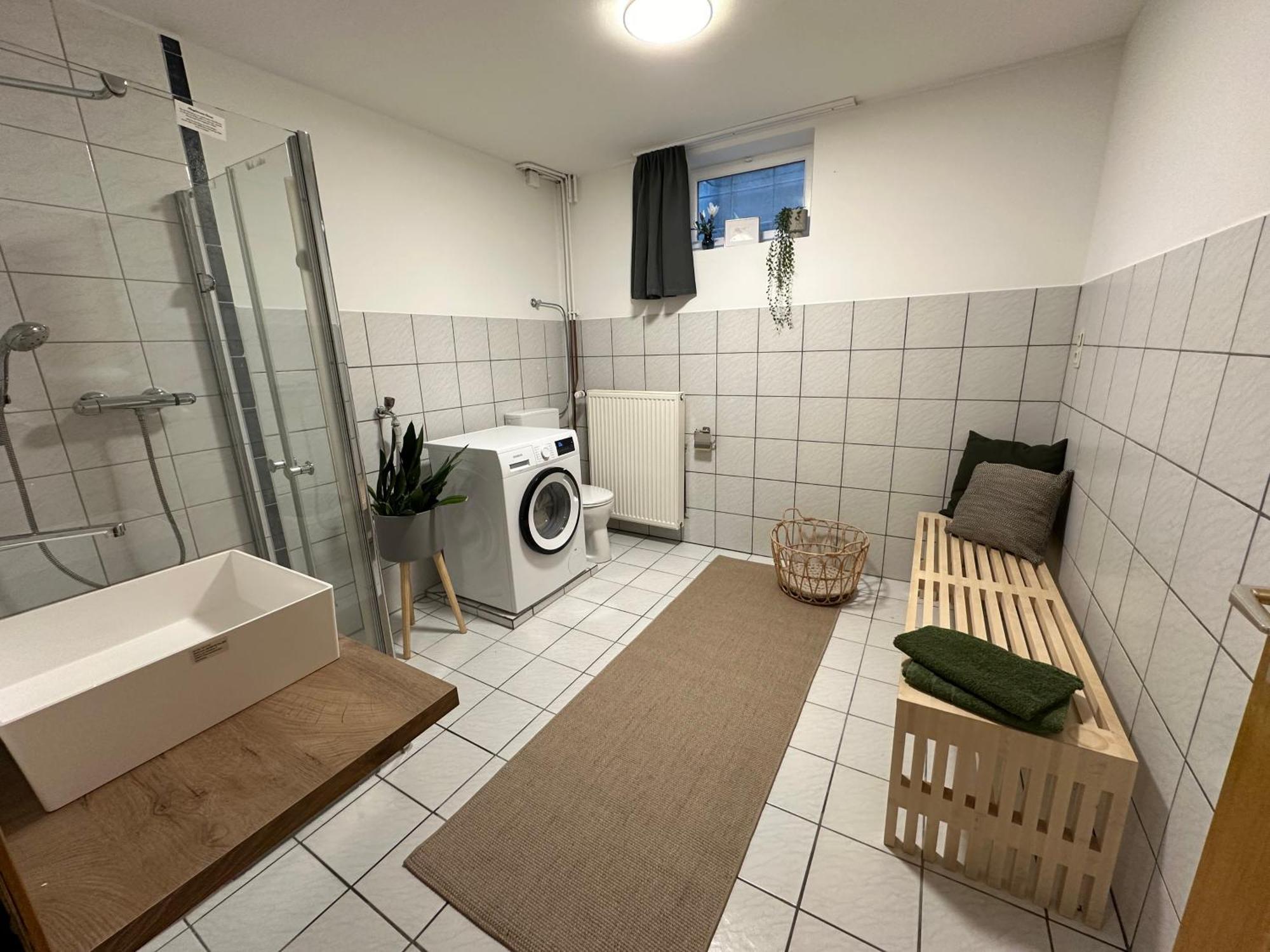 Kraft Tanken In Gruener Oase Mit Grossem Wohnraum Und Riesigem Garten