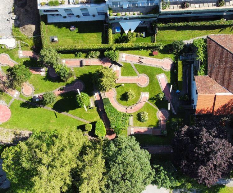 Kraft Tanken In Gruener Oase Mit Grossem Wohnraum Und Riesigem Garten *